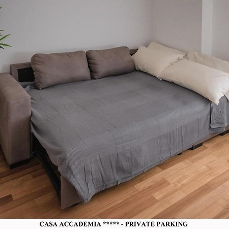 Elegante Casa Accademia ***** - Private Parking Apartman Livorno Kültér fotó