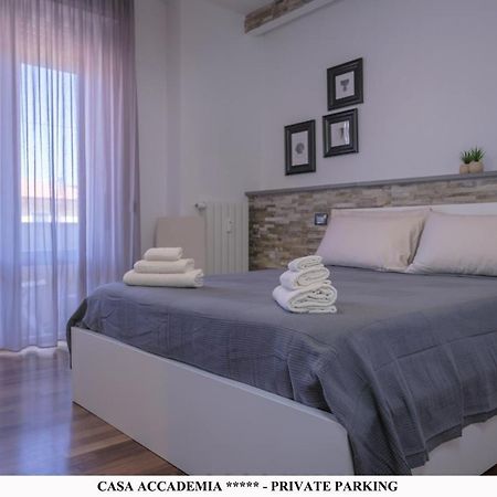 Elegante Casa Accademia ***** - Private Parking Apartman Livorno Kültér fotó