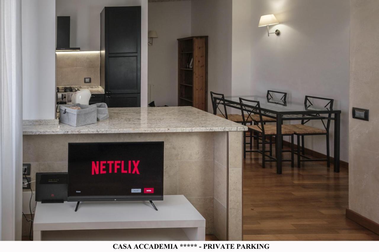 Elegante Casa Accademia ***** - Private Parking Apartman Livorno Kültér fotó