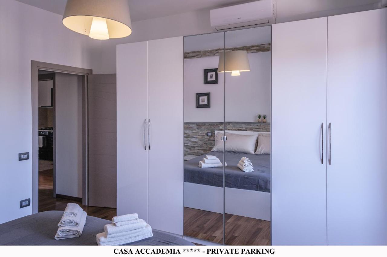 Elegante Casa Accademia ***** - Private Parking Apartman Livorno Kültér fotó
