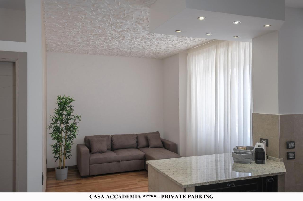 Elegante Casa Accademia ***** - Private Parking Apartman Livorno Kültér fotó
