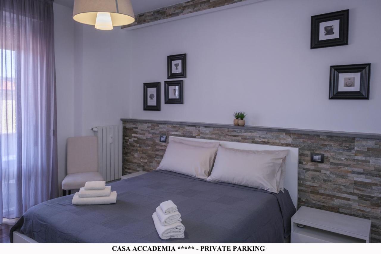 Elegante Casa Accademia ***** - Private Parking Apartman Livorno Kültér fotó