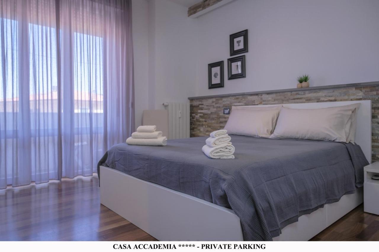 Elegante Casa Accademia ***** - Private Parking Apartman Livorno Kültér fotó